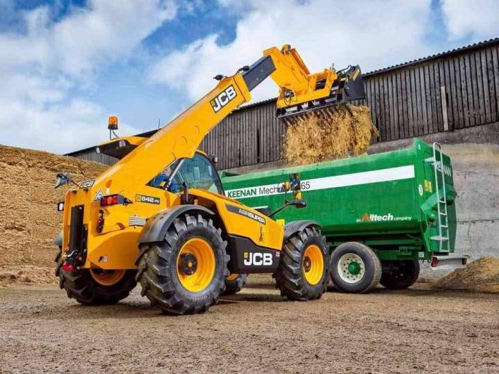 Engin agricole Peyre en Aubrac